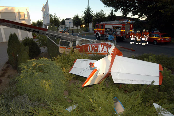 Absturz einer Cessna am 14.09.2002 in die Straße Stadtkoppel/Lüneburg Absturz einer Cessna am 14.09.2002 in die Straße Stadtkoppel/Lüneburg